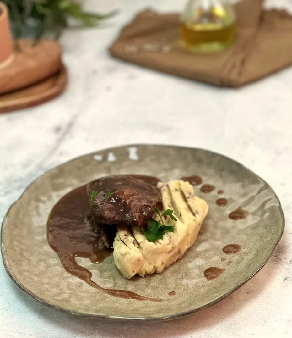 Plateada de Vacuno con Puré de Papas Lyonesa