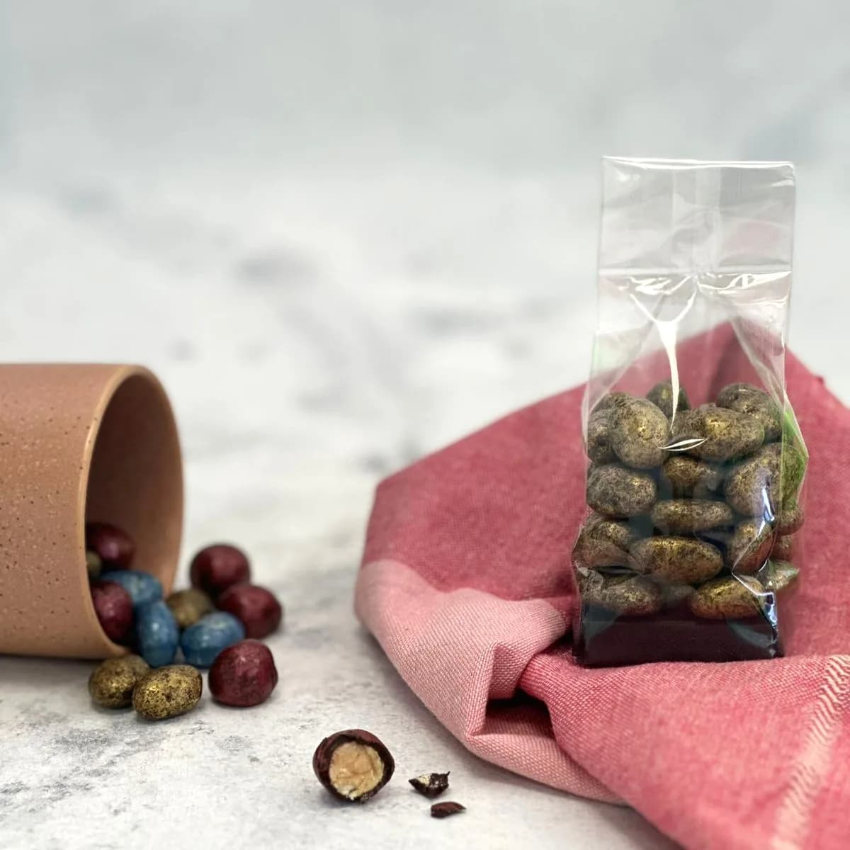 Grageas de Almendras Bañadas en Chocolate Bitter 60%, Keto, Sin Azúcar Añadida, 100 g