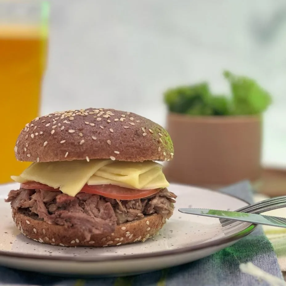 Sandwich Mechada Queso Keto.