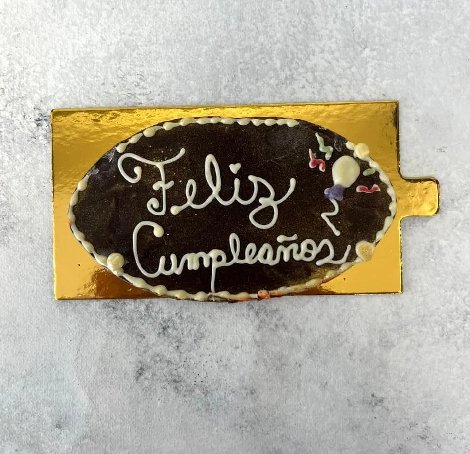 Placa de Chocolate con leyenda. Feliz Cumpleaños.