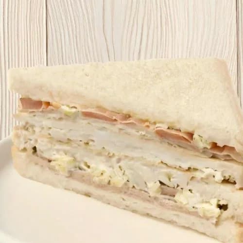 Sandwich de huevo jamon pierna