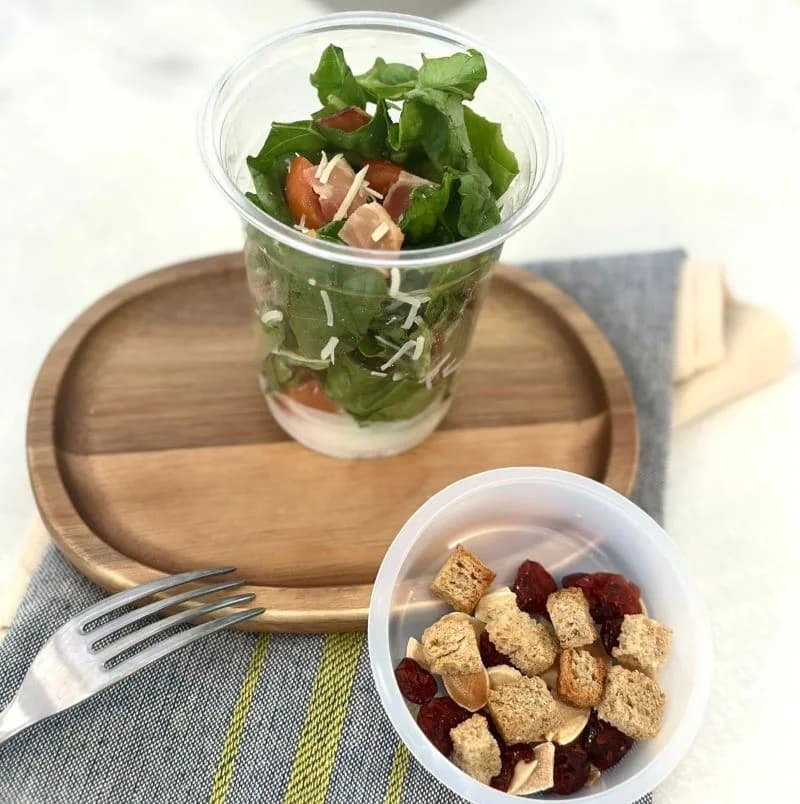 Mini Ensalada Cherry Parmesano Tocino Tremus (Servicio Cafeteria)